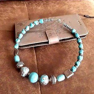Memory wire turquoise beads necklace choker.